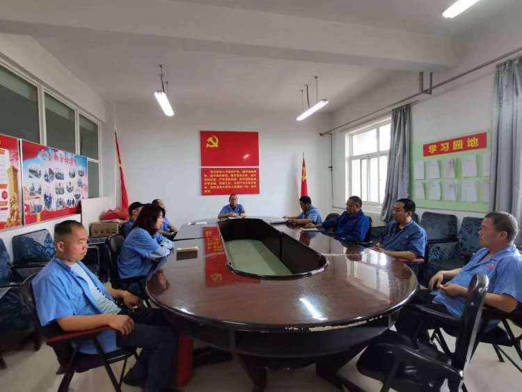 運(yùn)輸采供黨支部召開(kāi)黨員大會(huì)，組織主題教育集中學(xué)習(xí)。